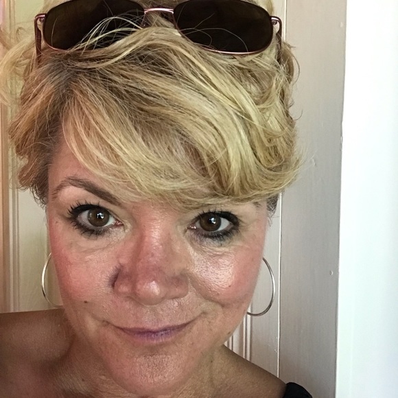 Meet your Posher, Cyndi - Picture 1 of 1